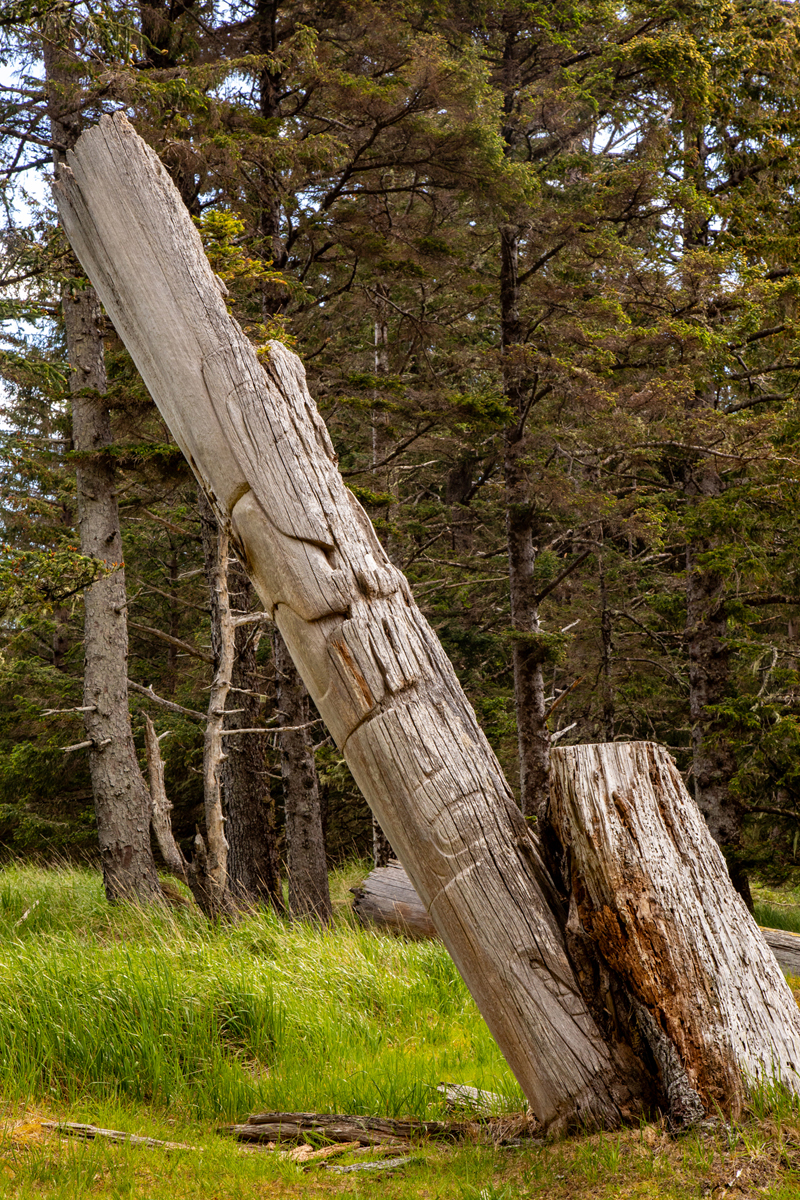 A carved mortuary pole at K'uuna.